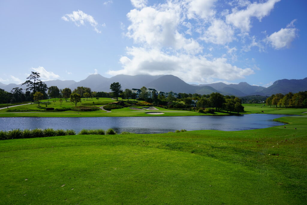 Uitzicht tijdens het spelen van de baan Montagu van Fancourt in George, Zuid-Afrika.